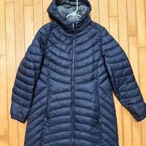 L.L. Bean Women's Women's Ultralight 850 Down Hooded Coat Black